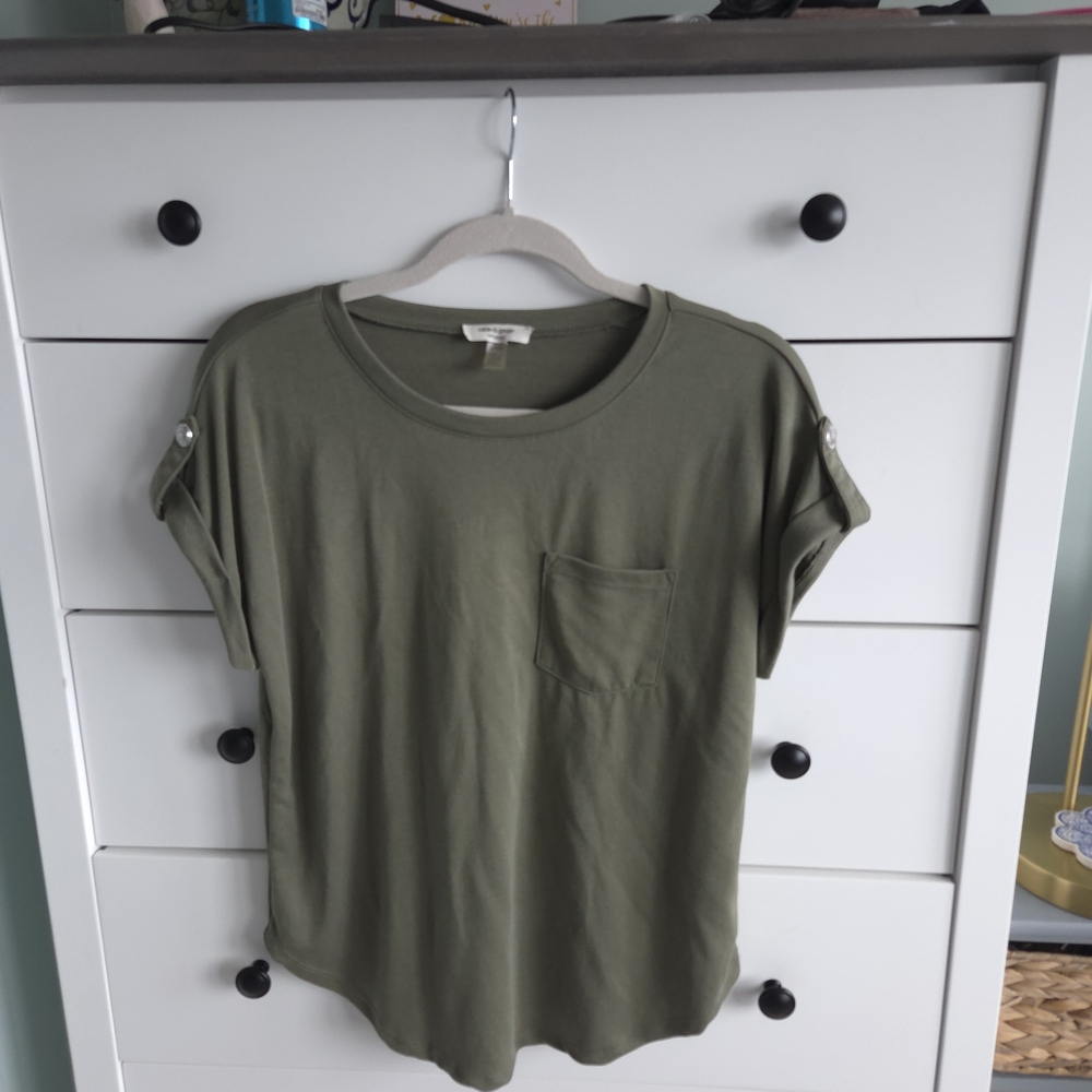 Cable & Gauge Studio Olive Green Crewneck Tee With Button Detail Small.